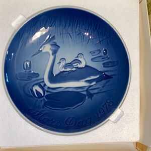 BING & GRØNDAHL Copenhagen Porcelain Mothers Day Swan Plate 1978 NWT